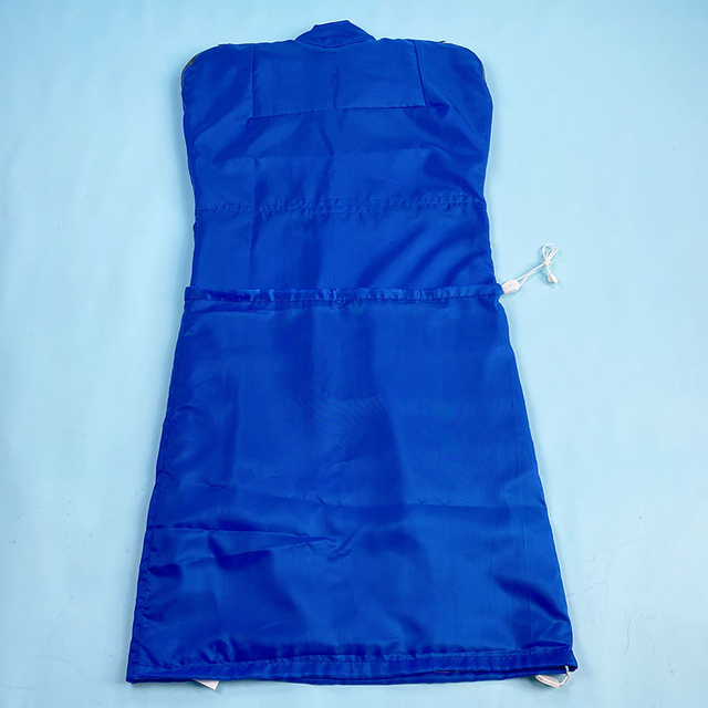 Le finisseur de v&ecirc;tement en polyester bleu peut &ecirc;tre install&eacute; sur la couverture du finisseur de formulaire PONY MG