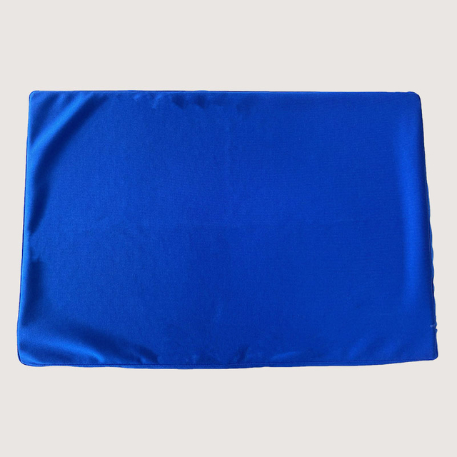 Housse en tissu monobloc avec cordon de serrage personnalis&eacute;, utilis&eacute;e pour la table &agrave; repasser