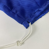 Le finisseur de v&ecirc;tement en polyester bleu peut &ecirc;tre install&eacute; sur la couverture du finisseur de formulaire PONY MG