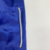 Le finisseur de v&ecirc;tement en polyester bleu peut &ecirc;tre install&eacute; sur la couverture du finisseur de formulaire PONY MG